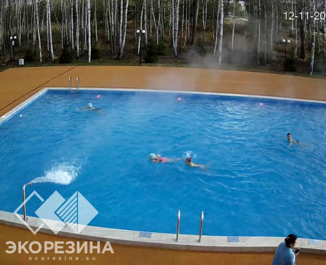 Резиновое покрытие в бассейне: удобство, безопасность и эстетика